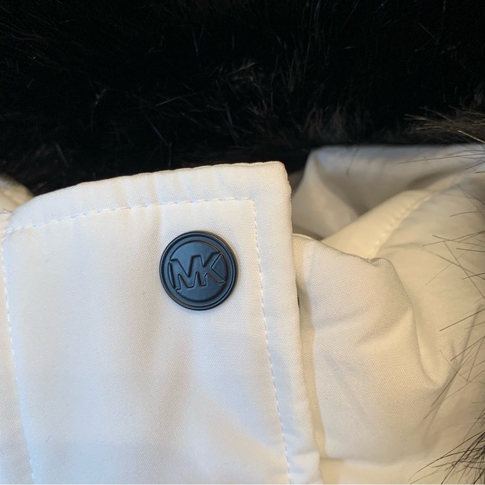 🌷HP🌷❤️🌟Price Drop🌟❤️Michael Kors Snowy White Puffer with Black Faux Fur Trim - Picture 14 of 16